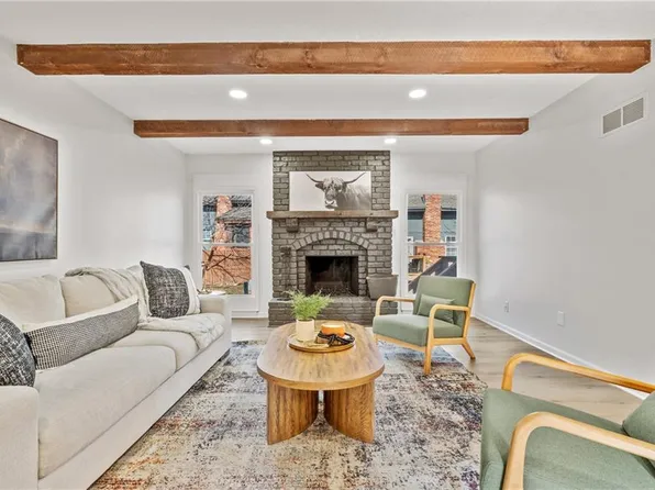 9961 Edelweiss Cir, Merriam, KS 66203