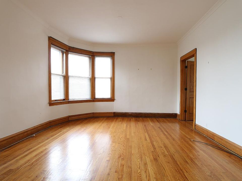 1st image of 1459 W Blackhawk St APT 3F
