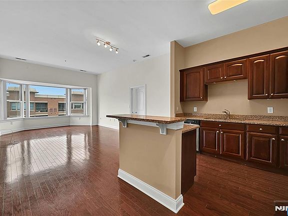 5th image of 22 Avenue At Port Imperial APT 512