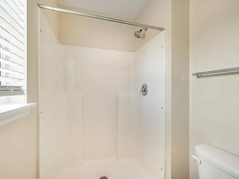 2081 Brookshire Cir — Photo 37