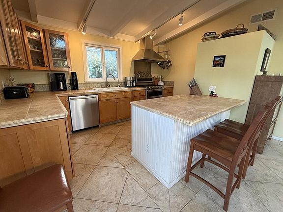 2nd image of 318 Palisades Dr