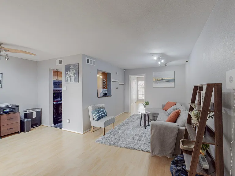 5916 Gaston Ave #304 — Photo 6