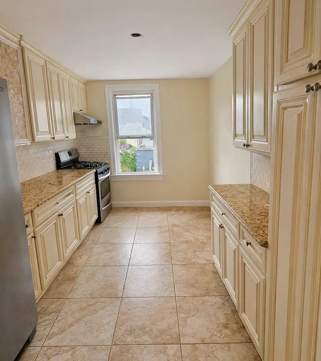 3 bed, $3,000 — Photo 1