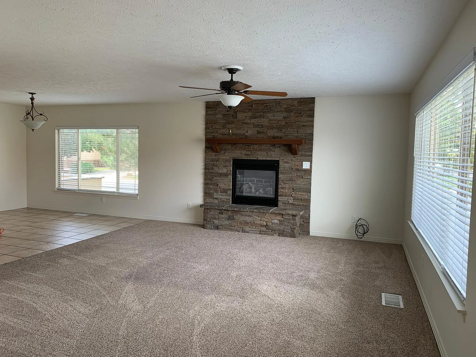 4 bed, 2.5 bath, 2083 sqft, $2,300 — Photo 3