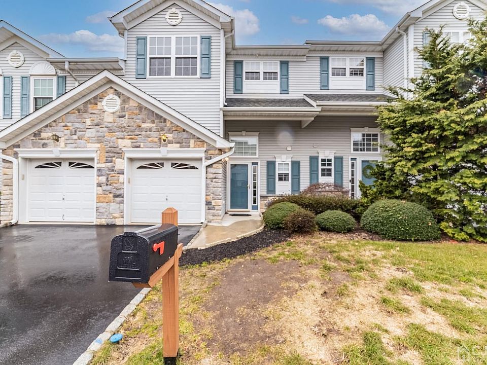 1st image of 32 Hanna Ln