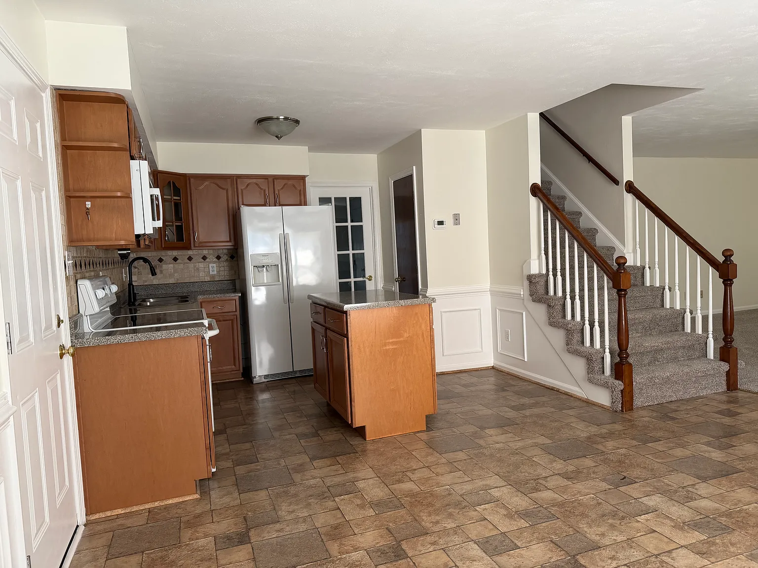 4 bed, 1800 sqft, $2,695 — Photo 3
