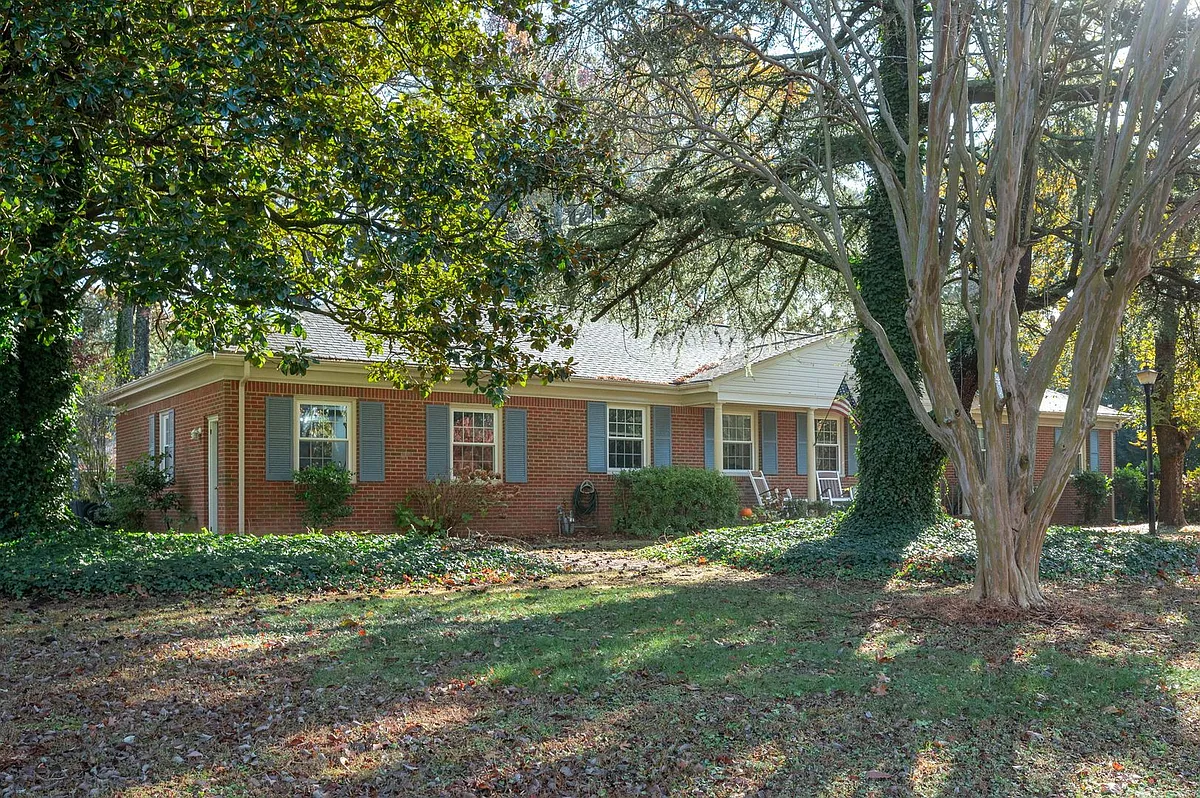 Building Photo - 1612 Whitethorne Rd