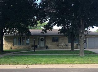 220 2nd St NE, Sioux Center, IA 51250