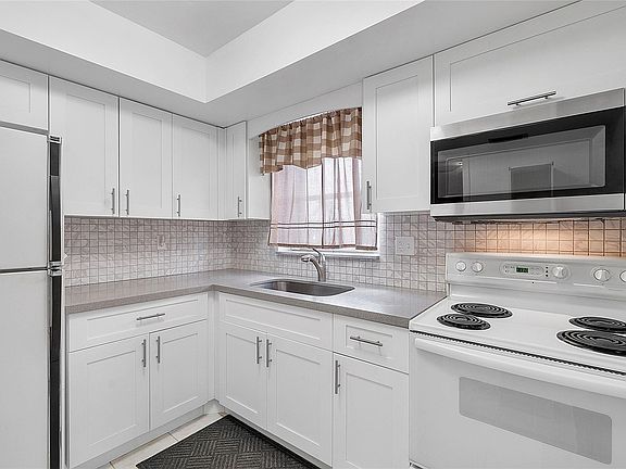 5th image of 2643 Barkley Drive #C