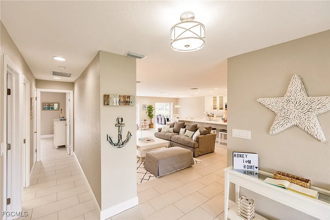 3 bed, 2.0 bath, 1957 sqft, $7,500 — Photo 4