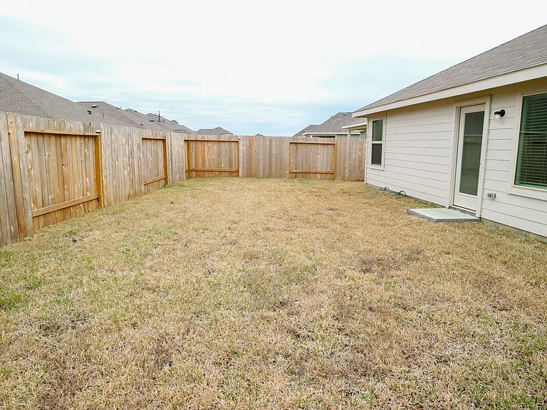 21811 Hickory Springs Ct — Photo 24