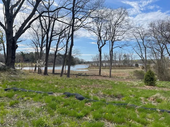 98 Black Horse Ln, Cohasset, MA 02025