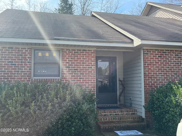 1004 Old Charleston Circle, Laurinburg, NC 28352