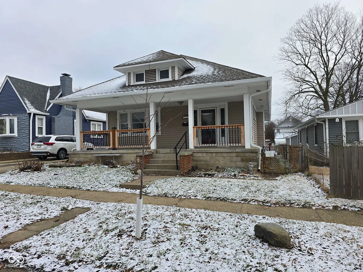 2145 Singleton St photo 1
