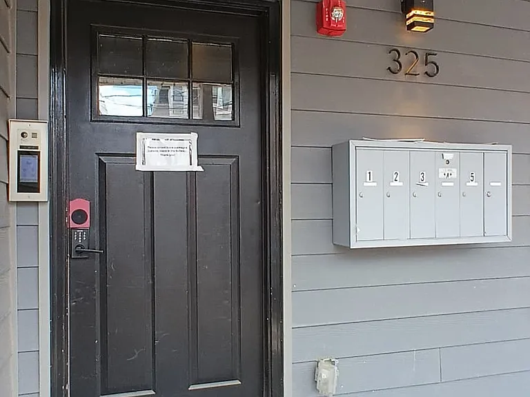 325 N 40th St #6 — Photo 11