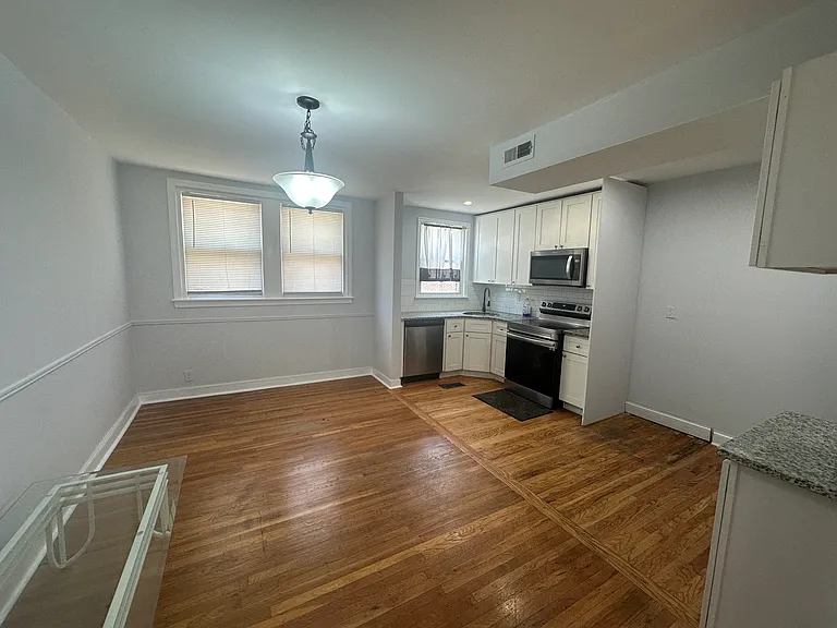 4442 Loring St — Photo 2