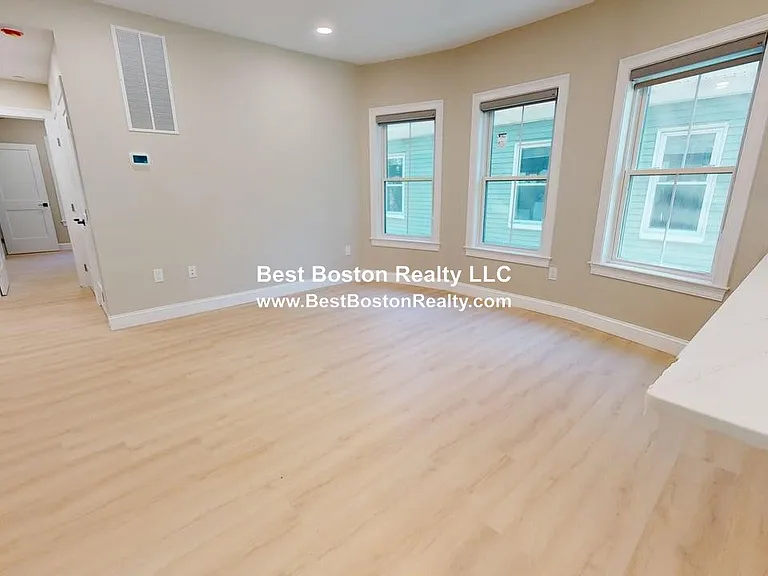 231 Highland Ave #2 — Photo 4