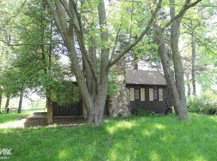 6162 Lakeshore Rd N, Palms, MI 48465