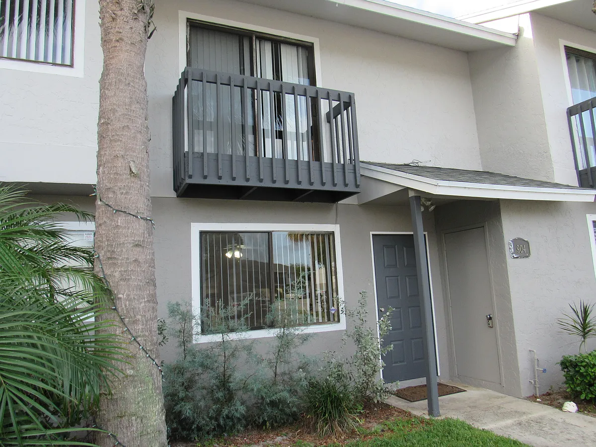 Building Photo - 904 Riverside Dr