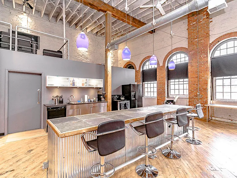 1622 Vine St — Photo 1