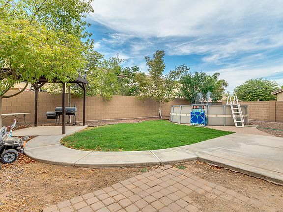 4th image of 1476 E Holiday Dr