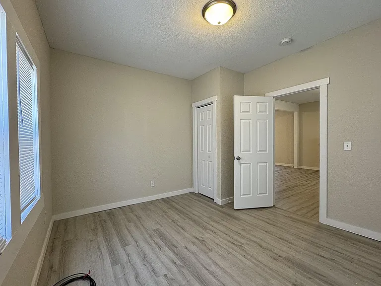 1132 W Division St #A — Photo 14