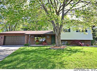 33 Cardinal Ln, Highland, IL 62249
