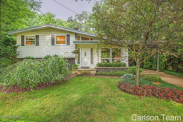 1st image of 2075 Holliday Dr SW