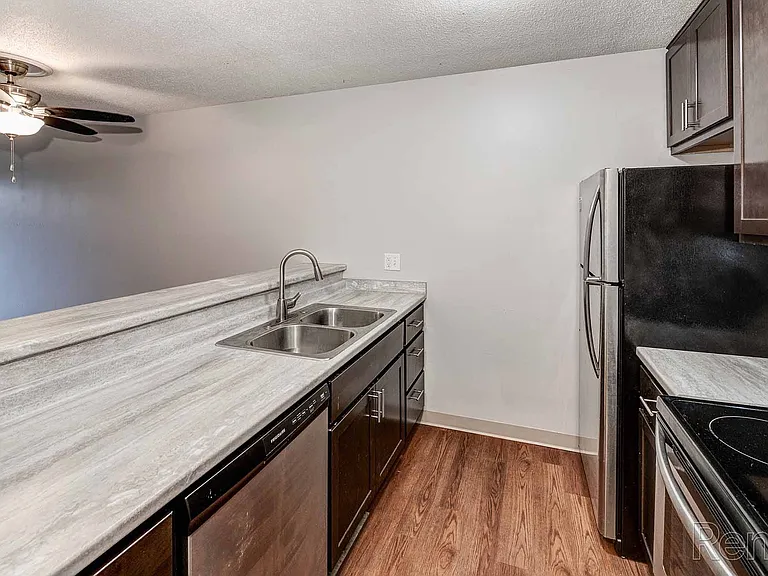 Lexington Hills Apartments — Photo 12