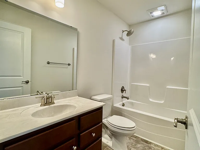 325 John Adams Dr — Photo 28