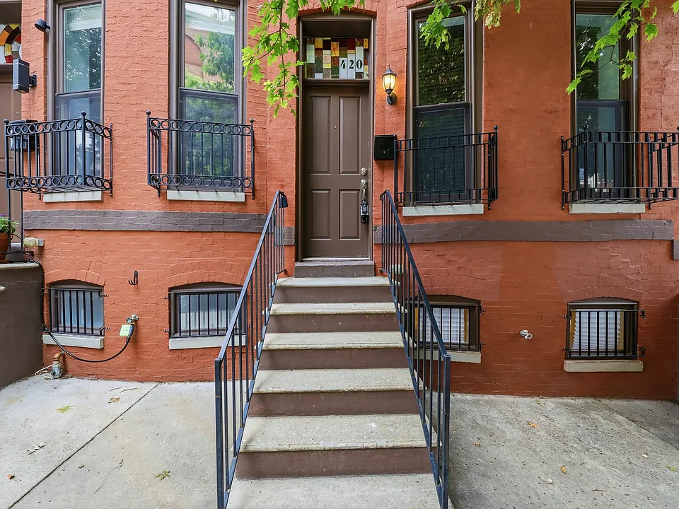 420 E Oliver St