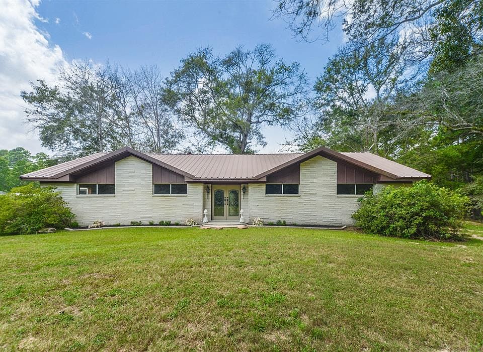 1st image of 22660 Pineridge Dr