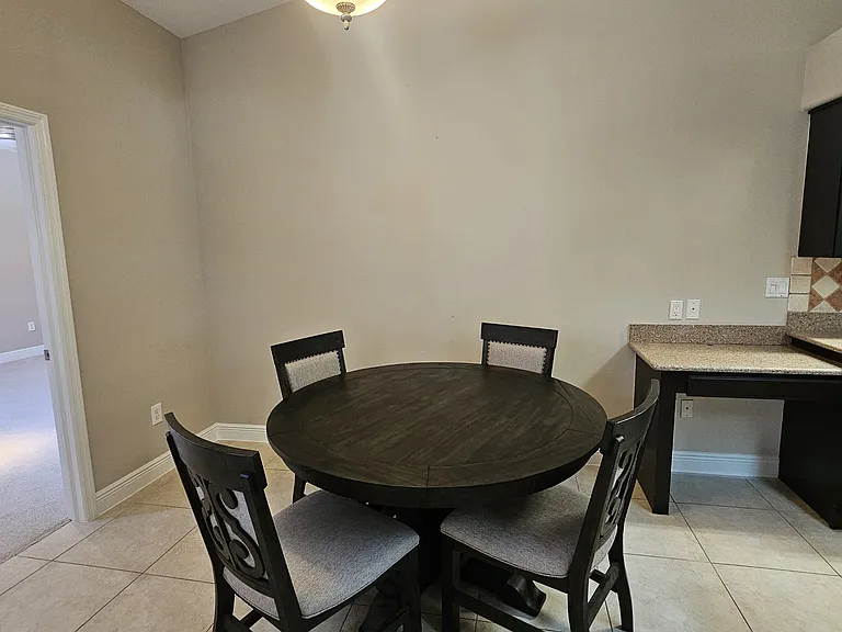 244 SE 20th Ct — Photo 11