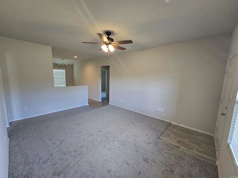 31 Winter Valley Cv — Photo 3