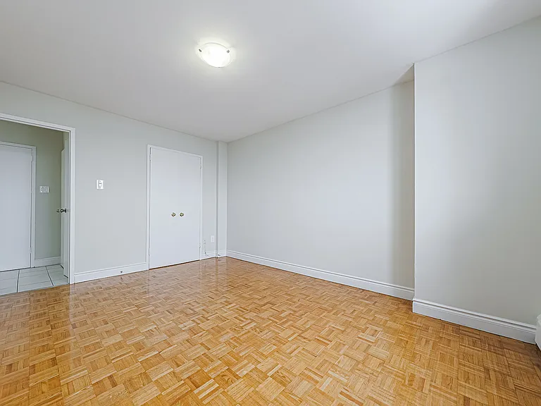 105 Rowena Dr — Photo 11