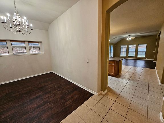 4th image of 2209 Rockport Dr