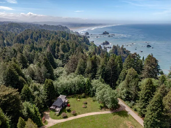 145 Baker Ranch Rd, Trinidad, CA 95570