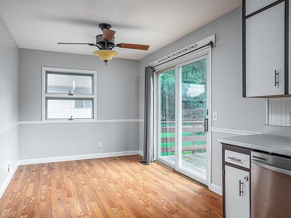 5th image of 2853 Forest Rd