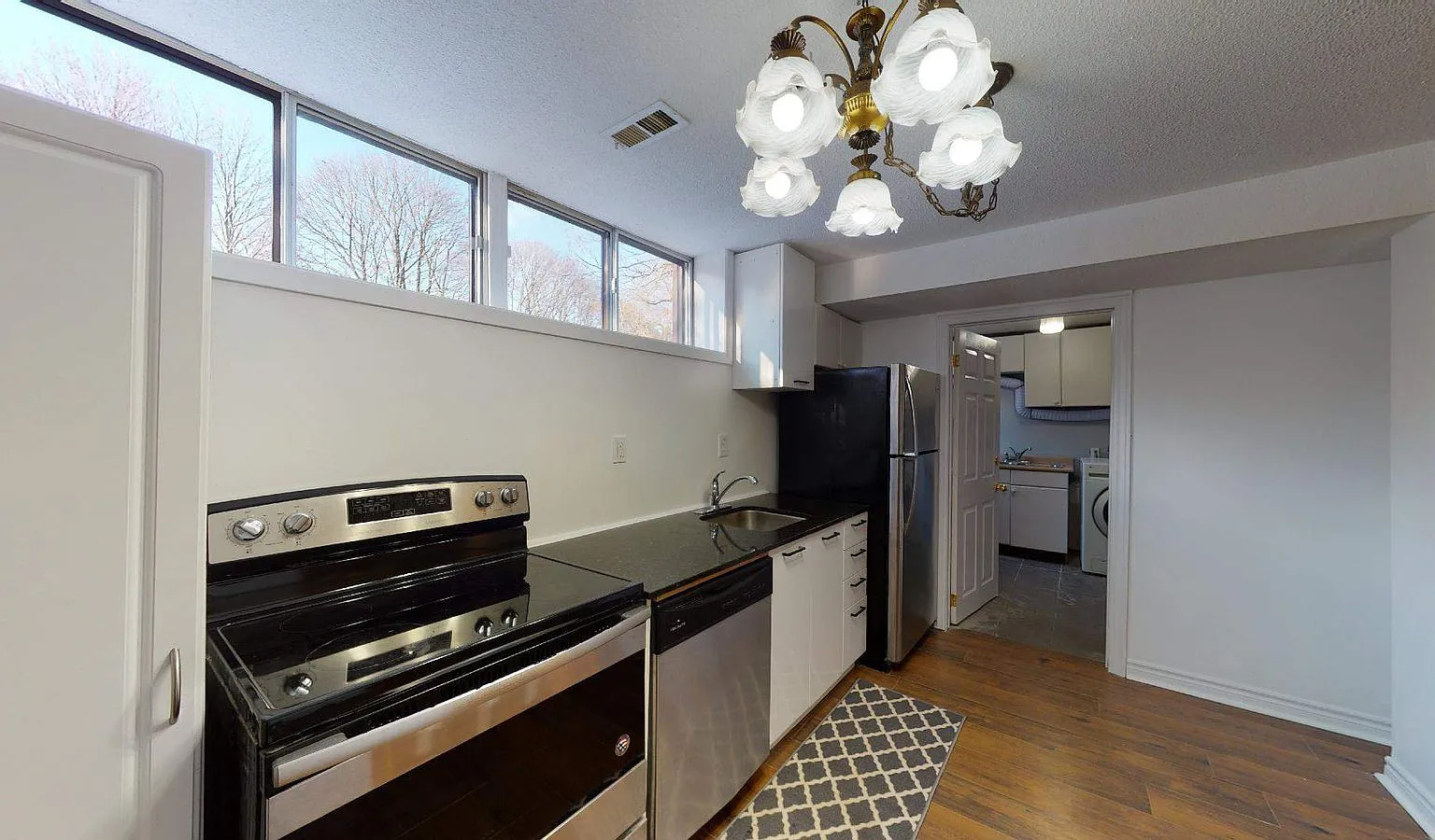 2 bed, 1000 sqft, $1,795 — Photo 2