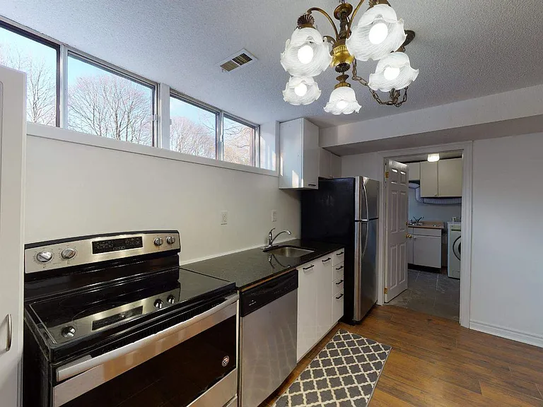 61 Darlingside Dr — Photo 4