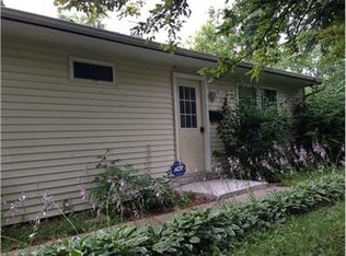 202 Tee Ln, Carpentersville, IL 60110