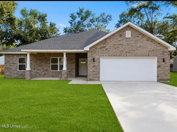 617 Peach St, Ocean Springs, MS 39564