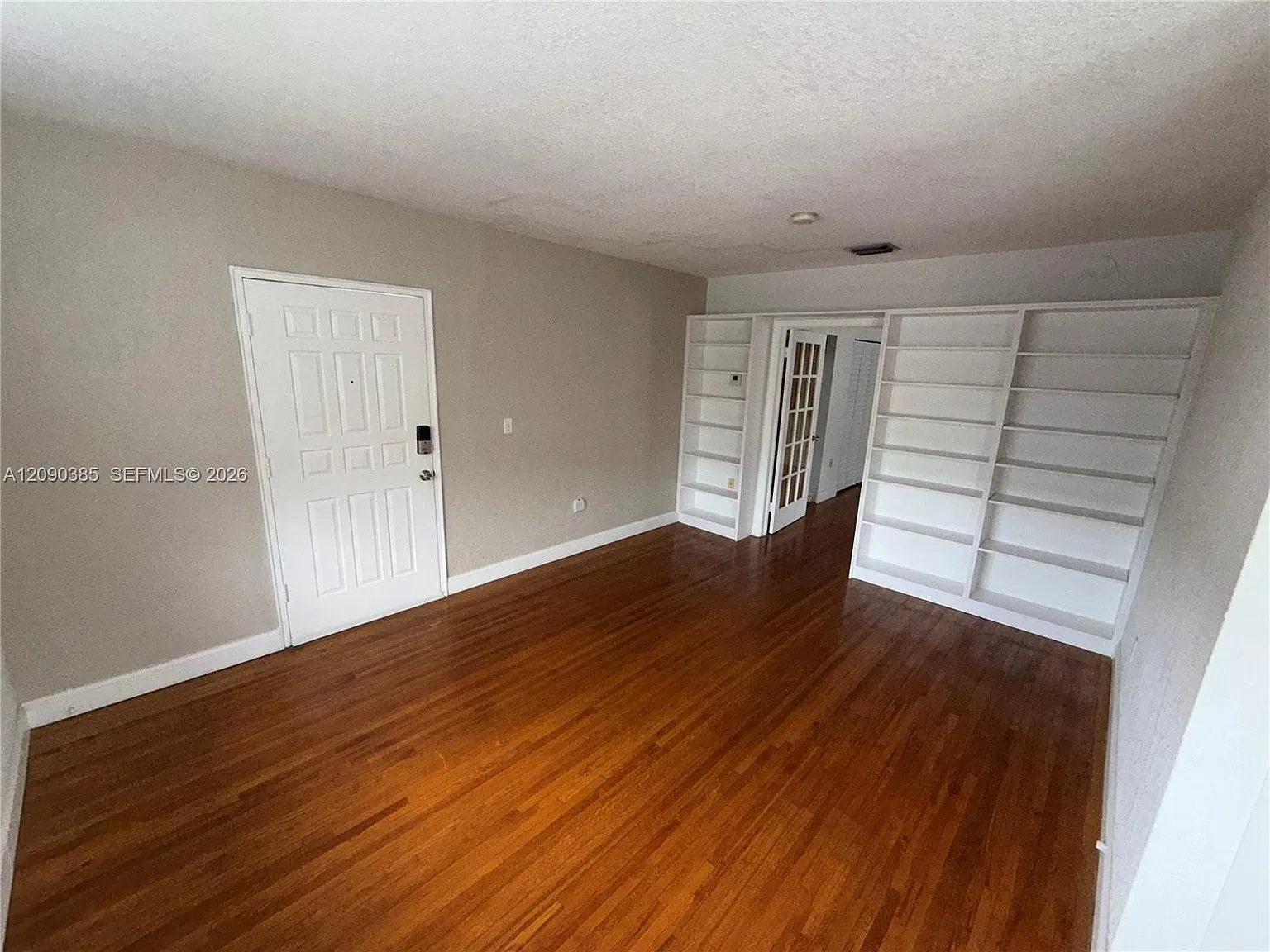 210 Mendoza Ave Condo — Photo 4