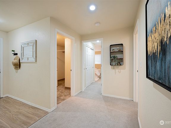 Entry Hall Way>