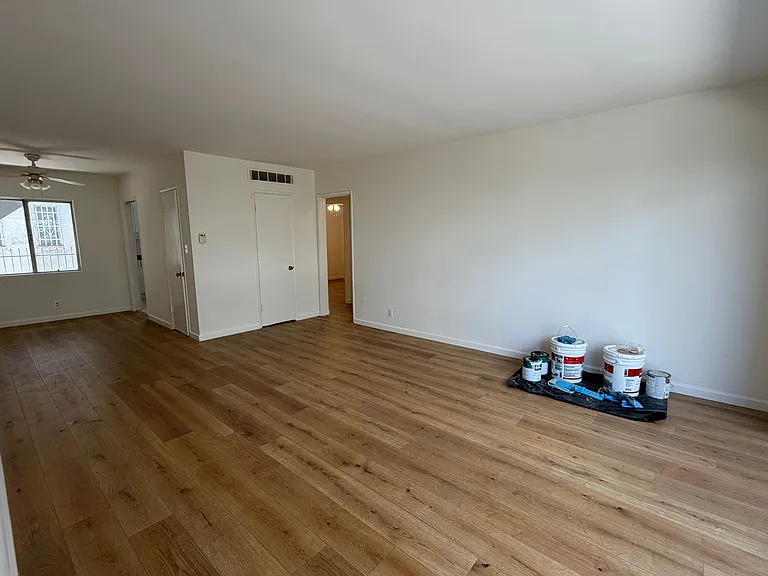 204 S Arnaz Dr — Photo 13