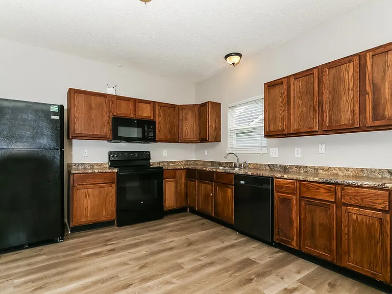 5810 Long Lake Ln — Photo 11