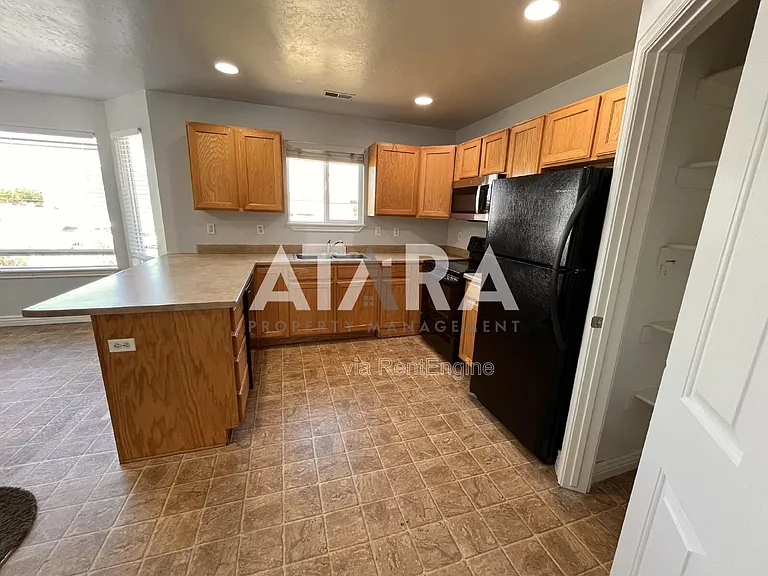 2473 W 5400 S — Photo 8