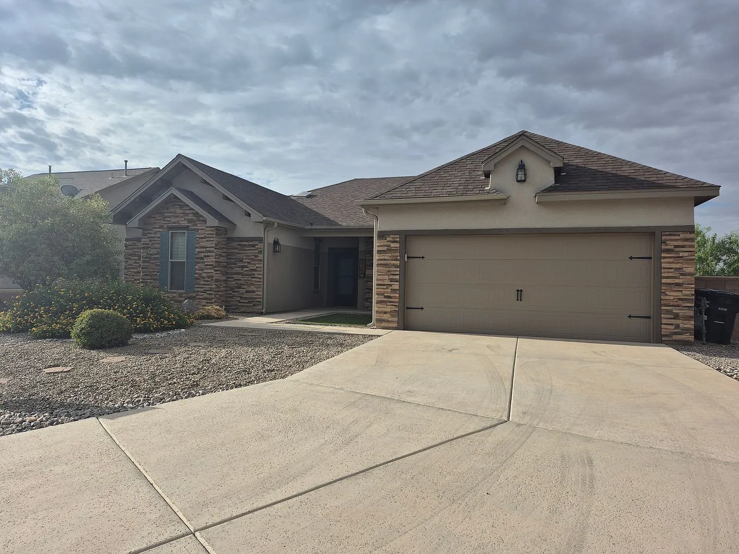 Beautiful 3 Bedroom 2 Bathroom home — Photo 2