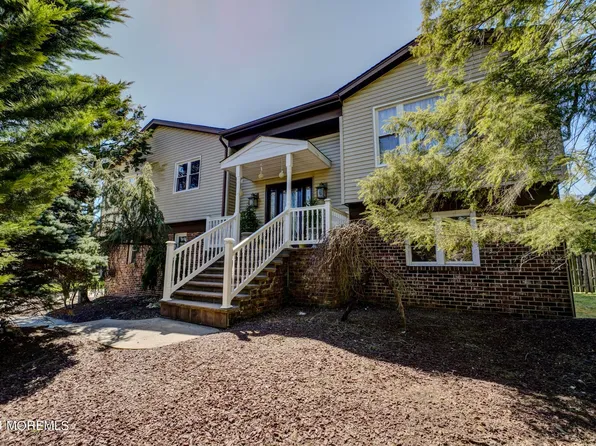 20 Mitchell Court, Marlboro, NJ 07746