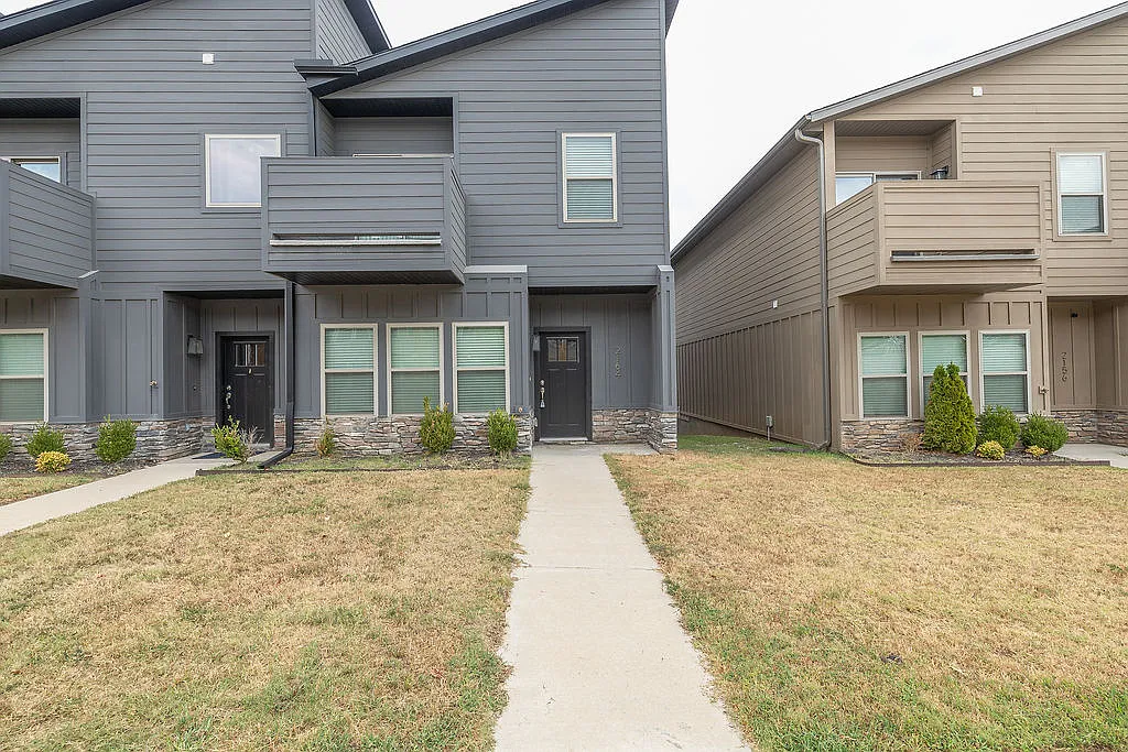 2 bed, 2.5 bath, 1571 sqft, $1,800 — Photo 1